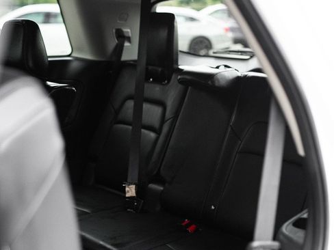 Used 2022 Nissan Pathfinder SL AWD/4WD image 11