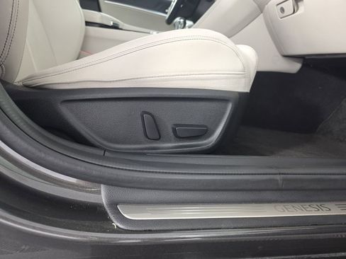 Used 2025 Genesis G70 2.5T RWD image 35