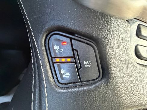 Used 2016 GMC Yukon Denali image 31