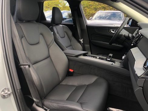 Used 2025 Volvo XC60 T8 Plus w/ Protection Package Premier image 32