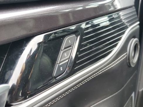 Used 2023 Jeep Wagoneer L 4WD w/ Premium Group I image 7