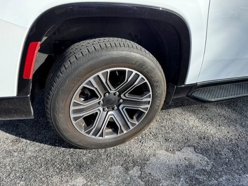 Used 2024 Jeep Wagoneer L Series II w/ Flexible Seating Group image 7