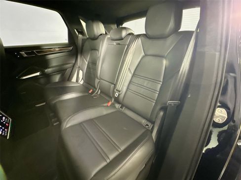 Certified 2022 Porsche Cayenne Turbo AWD/4WD image 26