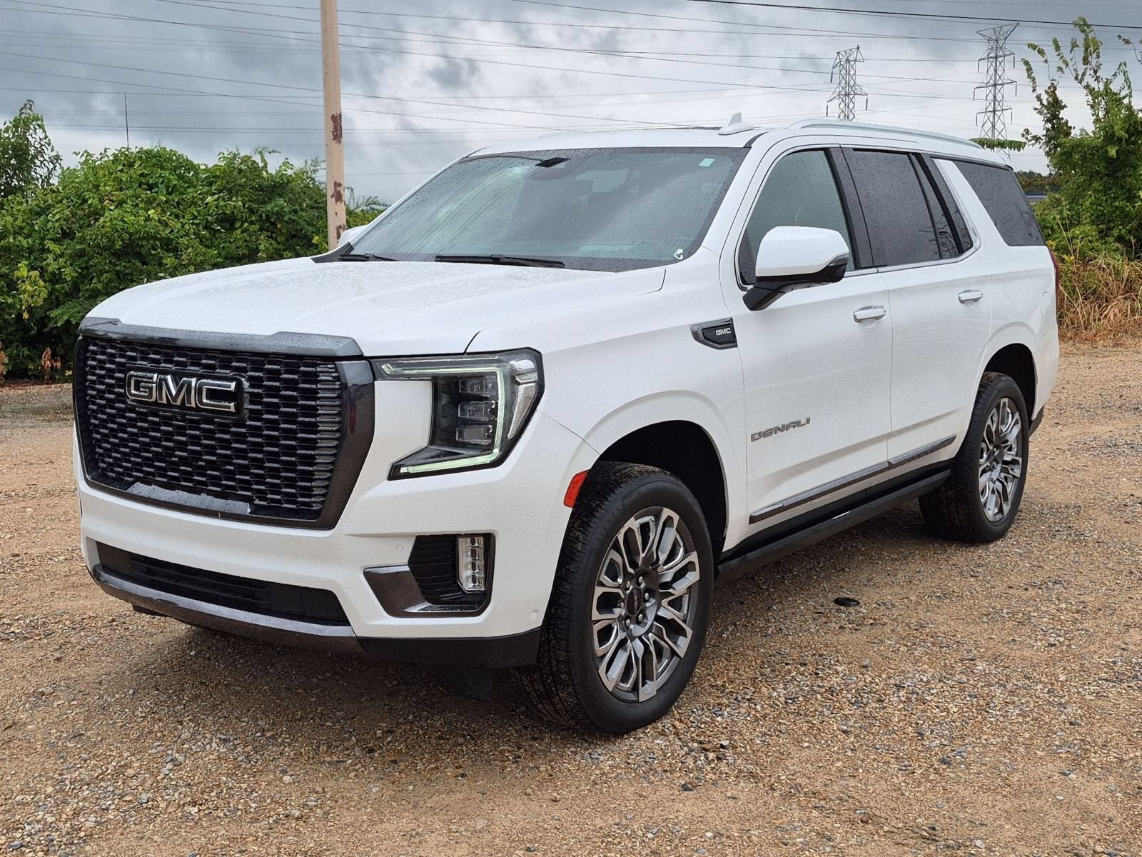 Used 2023 GMC Yukon Denali Ultimate AWD/4WD image 10