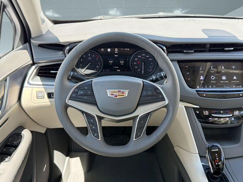 New 2026 Cadillac XT5 Premium Luxury w/ LPO, Floor Liner Package AWD/4WD image 28