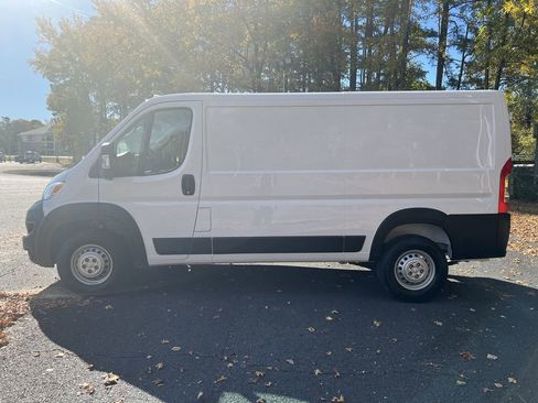 Used 2025 RAM ProMaster 2500 w/ Premium Convenience Group image 7