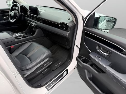 Used 2025 Honda Pilot EX-L image 16
