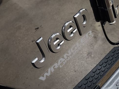 Used 2020 Jeep Wrangler Unlimited Sahara image 26