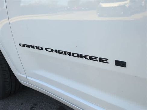 New 2025 Jeep Grand Cherokee Summit image 13