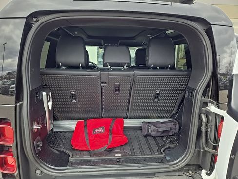 Certified 2023 Land Rover Defender 90 X-Dynamic SE image 18
