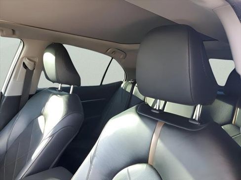 Used 2019 Toyota Camry XLE FWD image 12