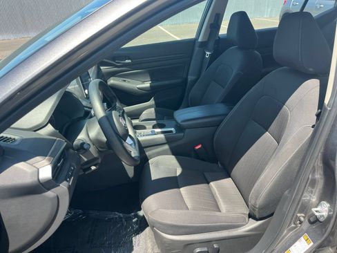 Used 2025 Nissan Altima 2.5 SV FWD image 36