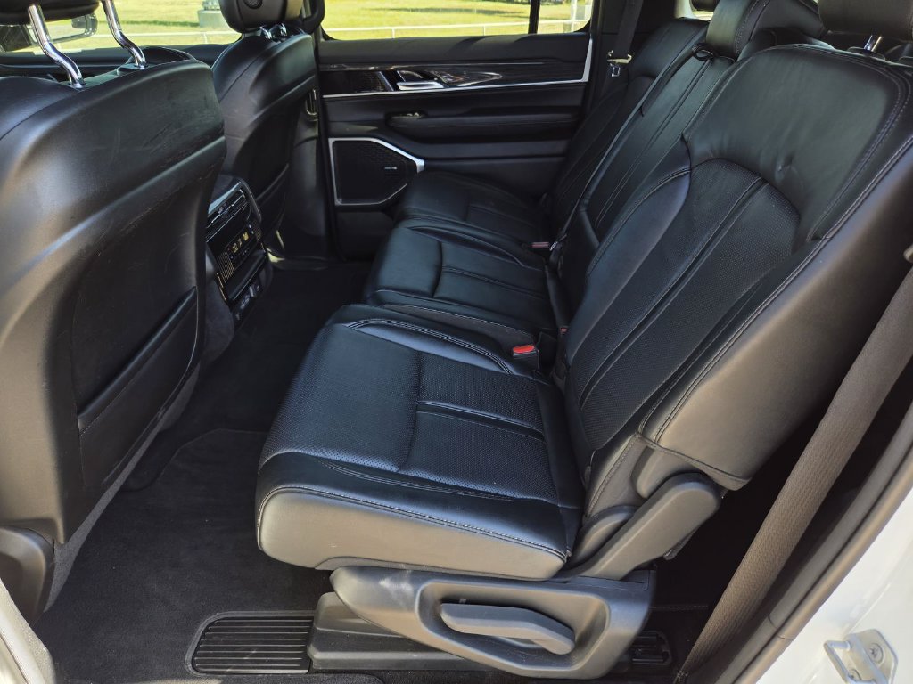 Used 2022 Jeep Wagoneer Series II RWD image 30
