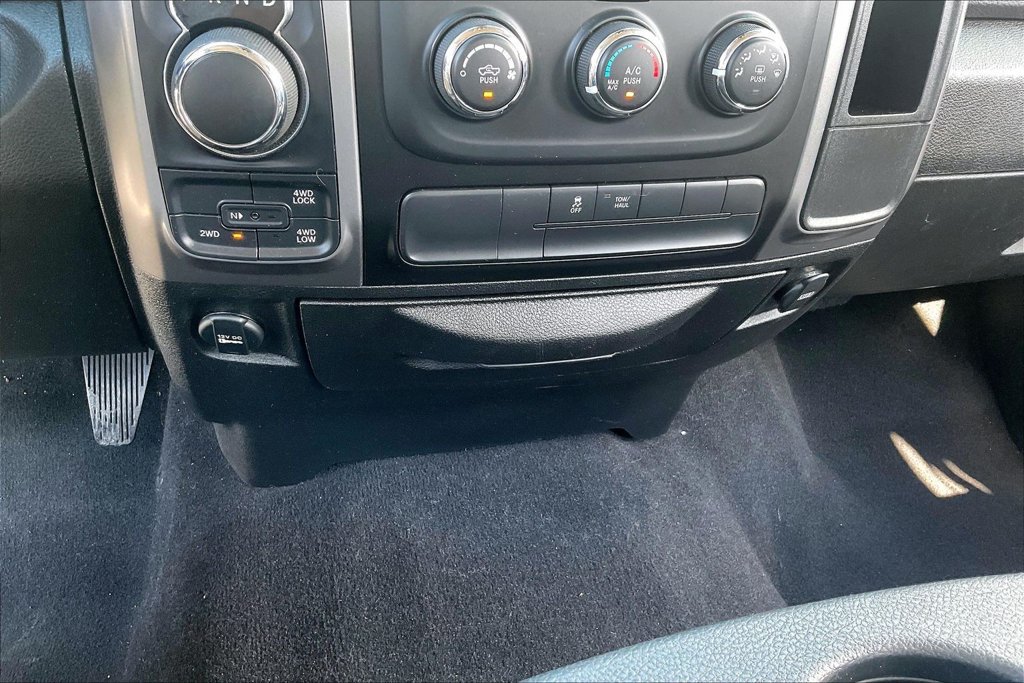 Used 2022 RAM 1500 Classic SLT AWD/4WD image 16