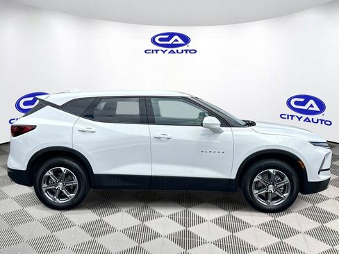 Used 2023 Chevrolet Blazer LT FWD image 2