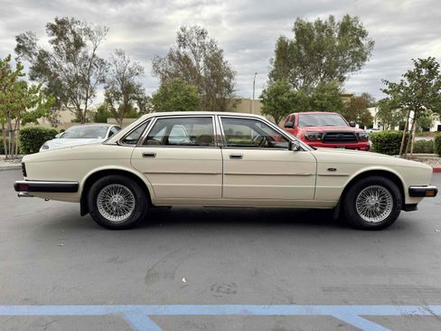 Used 1988 Jaguar XJ6 image 10