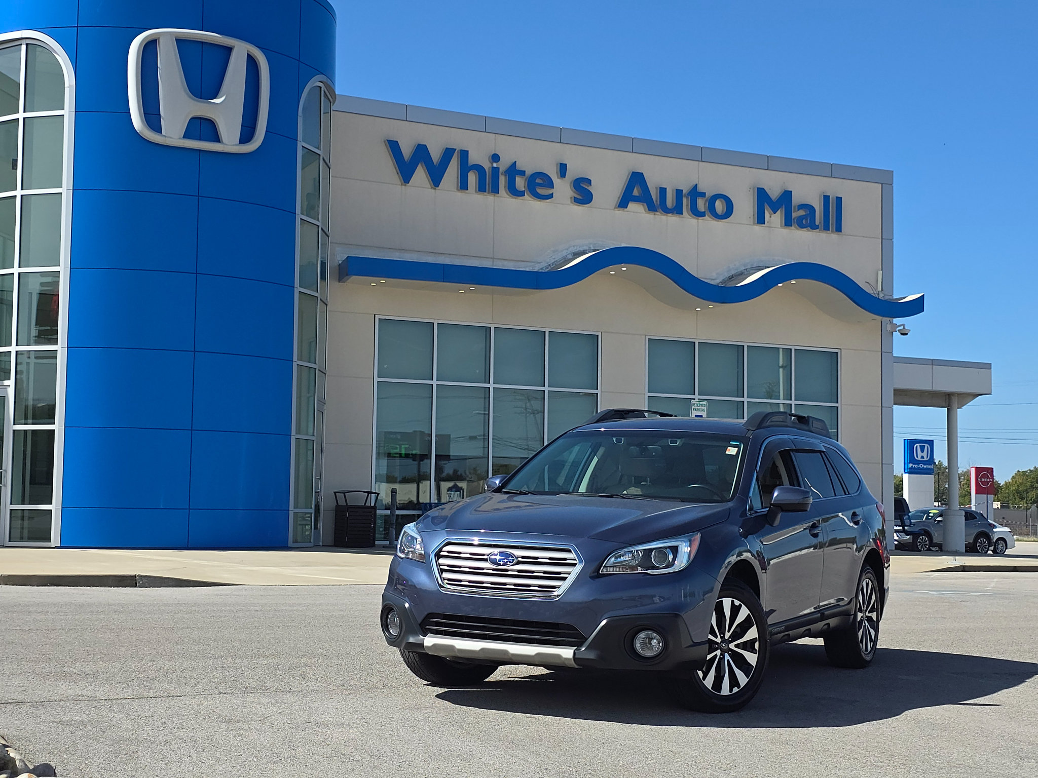 Used 2016 Subaru Outback 3.6R Limited AWD/4WD image 2