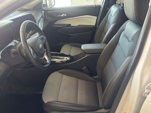 Used 2025 Chevrolet Trax LT w/ LT Convenience Package FWD image 32