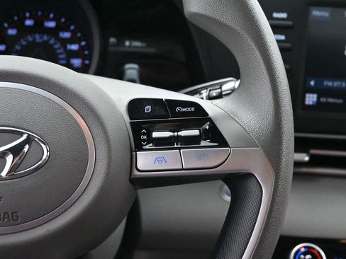 Used 2023 Hyundai Elantra SEL image 15