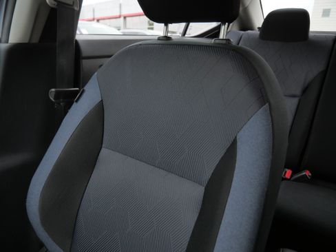 Used 2025 Nissan Versa SV FWD image 33
