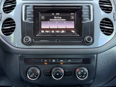 Used 2018 Volkswagen Tiguan Limited FWD image 30