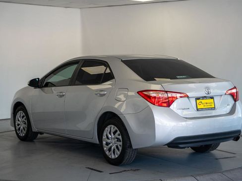 Used 2017 Toyota Corolla LE w/ Carpet Mat Package (TMS) FWD image 5