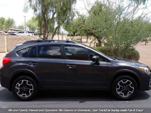 Used 2017 Subaru Crosstrek 2.0i Premium w/ Moonroof Package AWD/4WD image 5