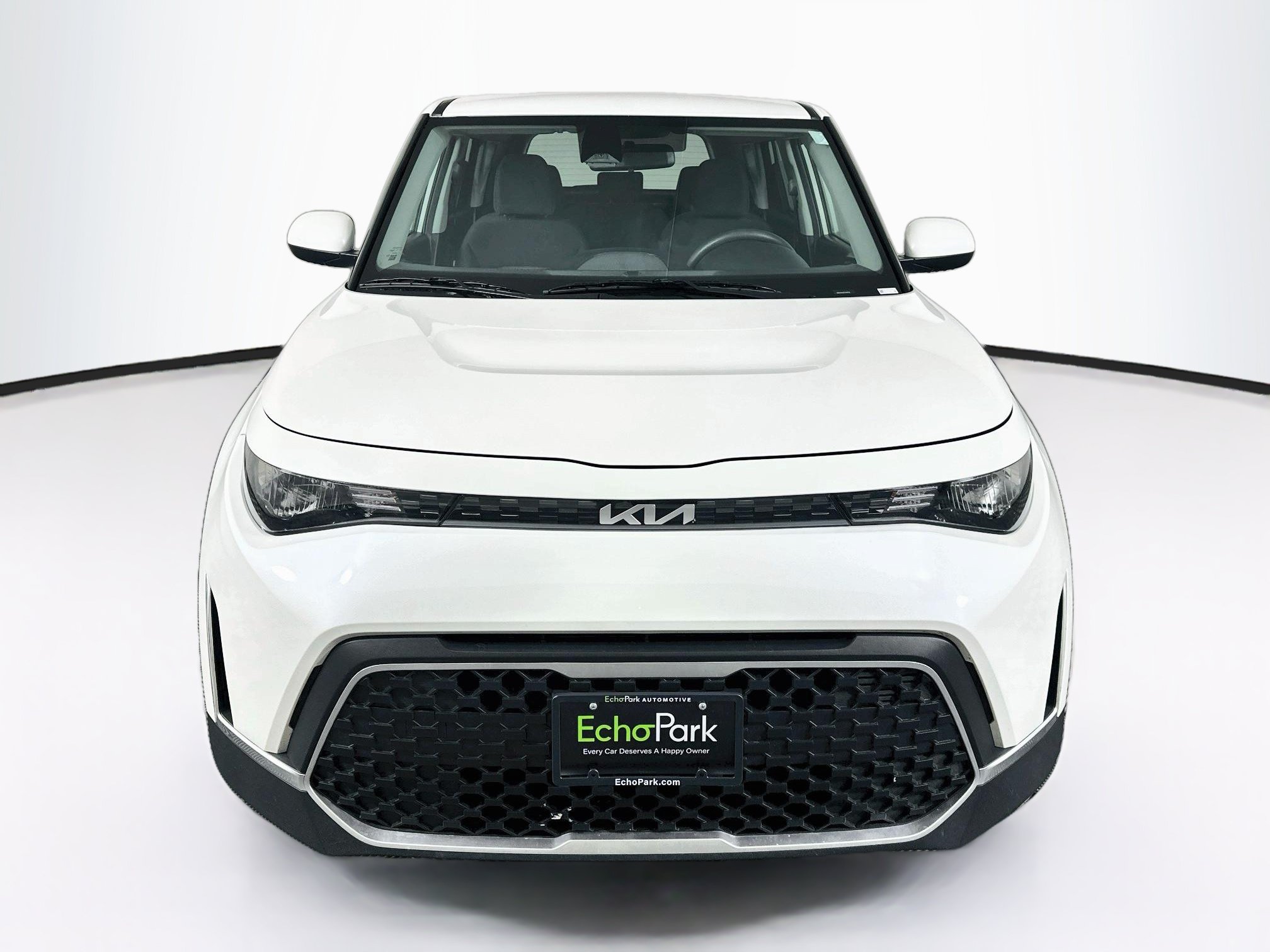 Used 2025 Kia Soul LX w/ LX Technology Package FWD image 2