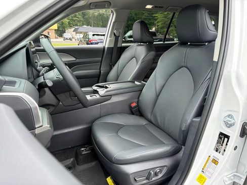 Used 2026 Toyota Grand Highlander AWD image 18