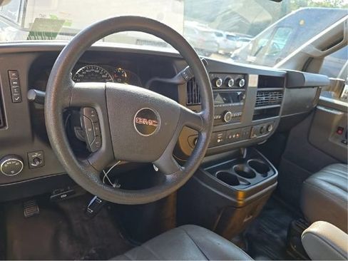 Used 2021 GMC Savana 3500 Extended w/ Power Convenience Package RWD image 5