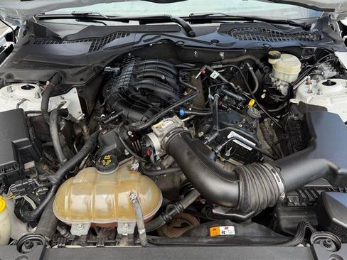 Used 2016 Ford Mustang Coupe RWD image 12
