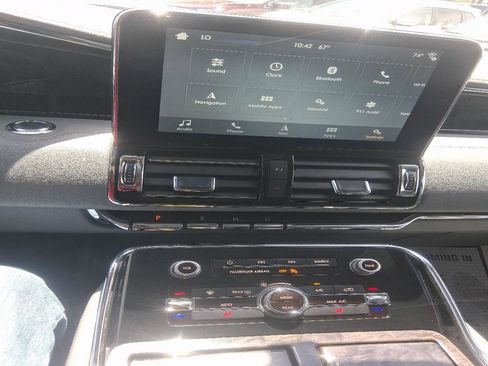 Used 2018 Lincoln Navigator Select RWD image 16