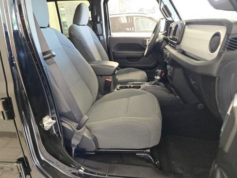 Used 2024 Jeep Wrangler Unlimited Sport AWD/4WD image 4