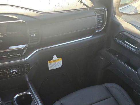 New 2026 GMC Sierra 1500 SLT image 16