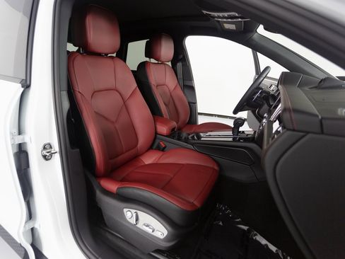 New 2026 Porsche Macan image 30