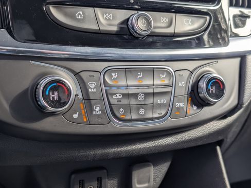 Used 2019 Chevrolet Traverse LT w/ LT Premium Package image 24