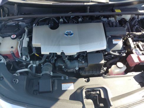 Used 2017 Toyota Prius Prime Premium FWD image 6