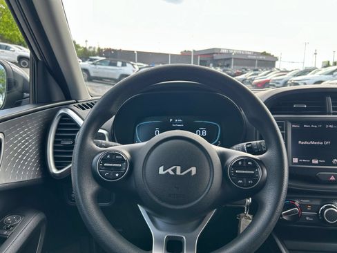 Used 2025 Kia Soul LX w/ LX Technology Package FWD image 29