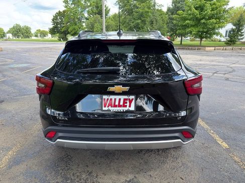 Used 2024 Chevrolet Trax LT w/ LT Convenience Package FWD image 14
