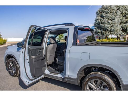Used 2023 Honda Ridgeline Sport image 13
