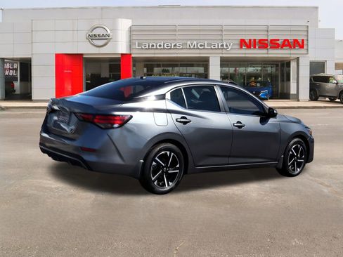 Used 2025 Nissan Sentra SV w/ Trunk Package image 3