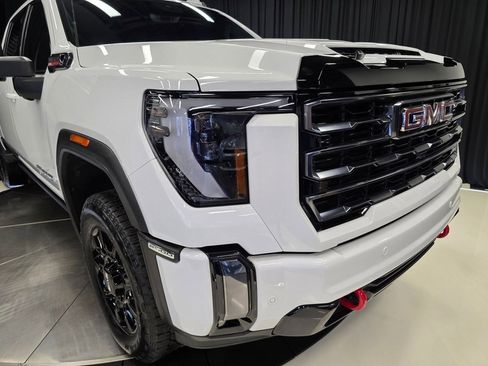 Used 2024 GMC Sierra 2500 AT4 w/ AT4 Premium Plus Package image 4