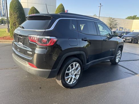 Used 2024 Jeep Compass Latitude AWD/4WD image 6