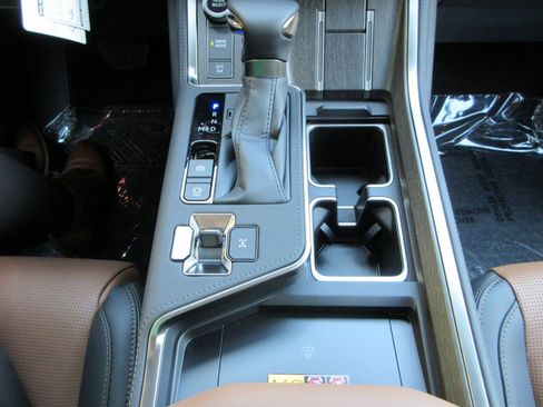 Used 2025 Lexus GX 550 w/ Accessory Package (2T) AWD/4WD image 52