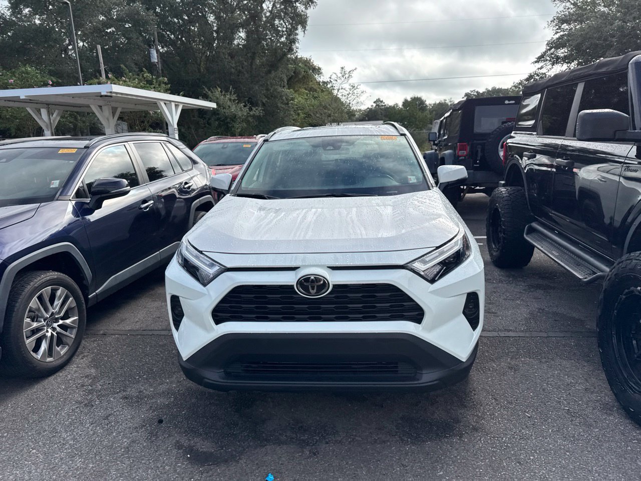 Used 2024 Toyota RAV4 XLE w/ Convenience Package FWD image 2