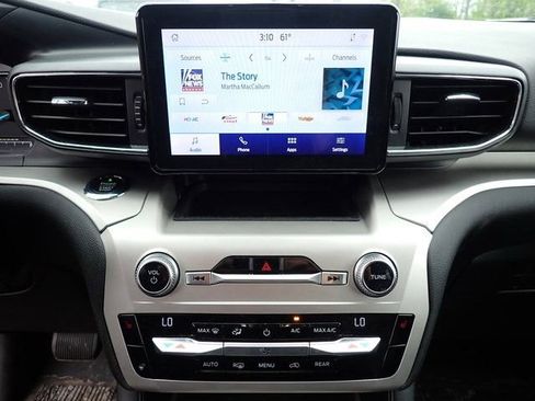 Used 2020 Ford Explorer XLT w/ Equipment Group 202A AWD/4WD image 15