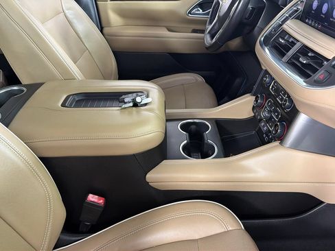 Used 2021 Chevrolet Suburban Premier w/ Premium Package RWD image 39