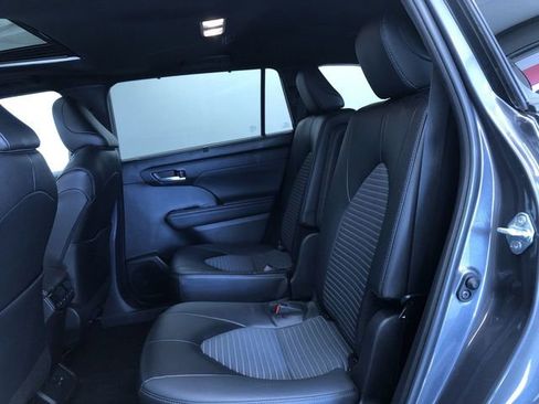 Used 2025 Toyota Highlander XSE image 22