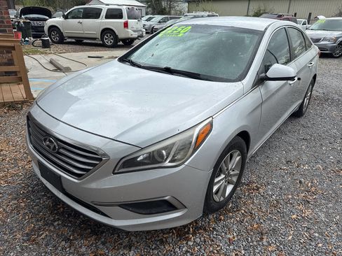 Used 2017 Hyundai Sonata SE image 3