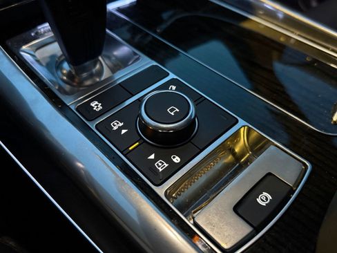 Used 2020 Land Rover Range Rover Sport HSE image 19